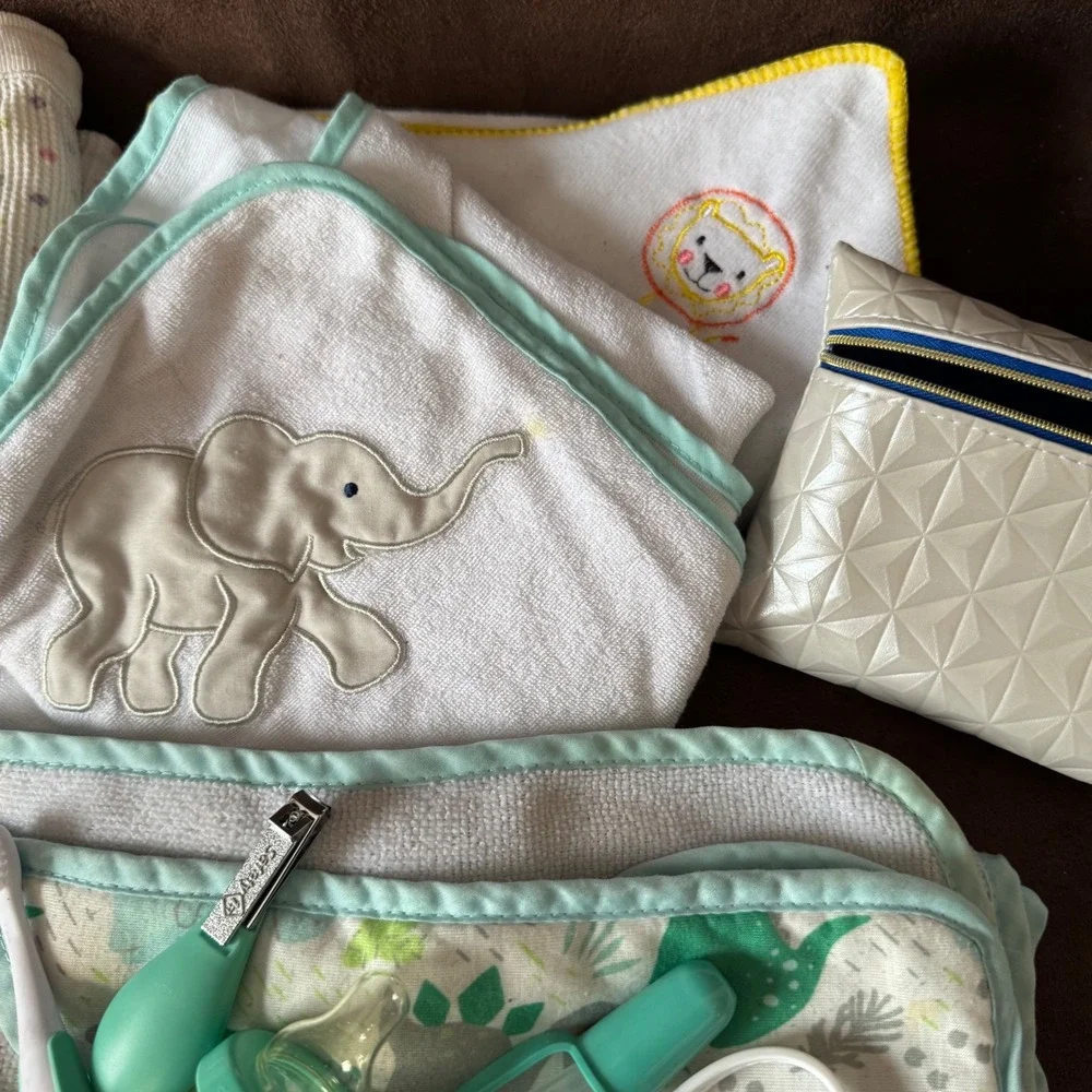 Baby Bath & Grooming Bundle Frida Safety 1st Pampers Towels Changing Pad 15+ Pc‎